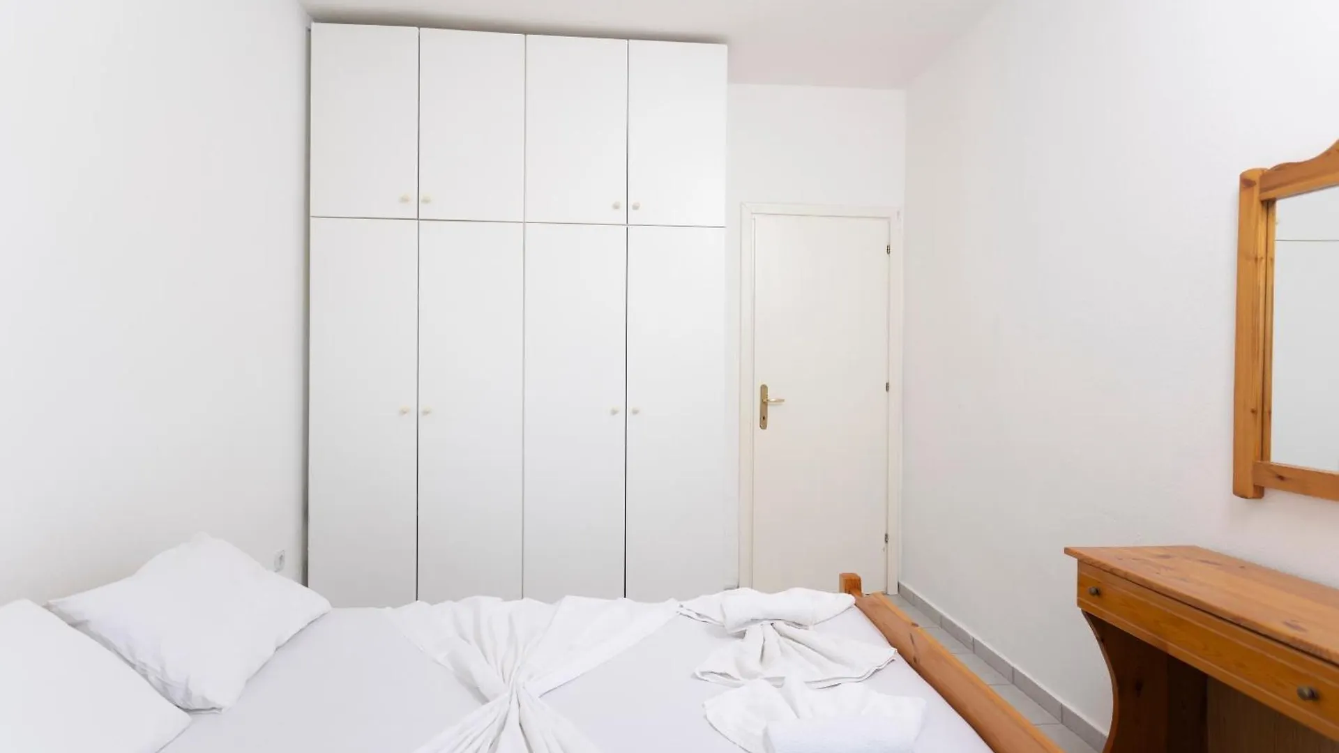 Amadeo Apartments Hanioti Greece