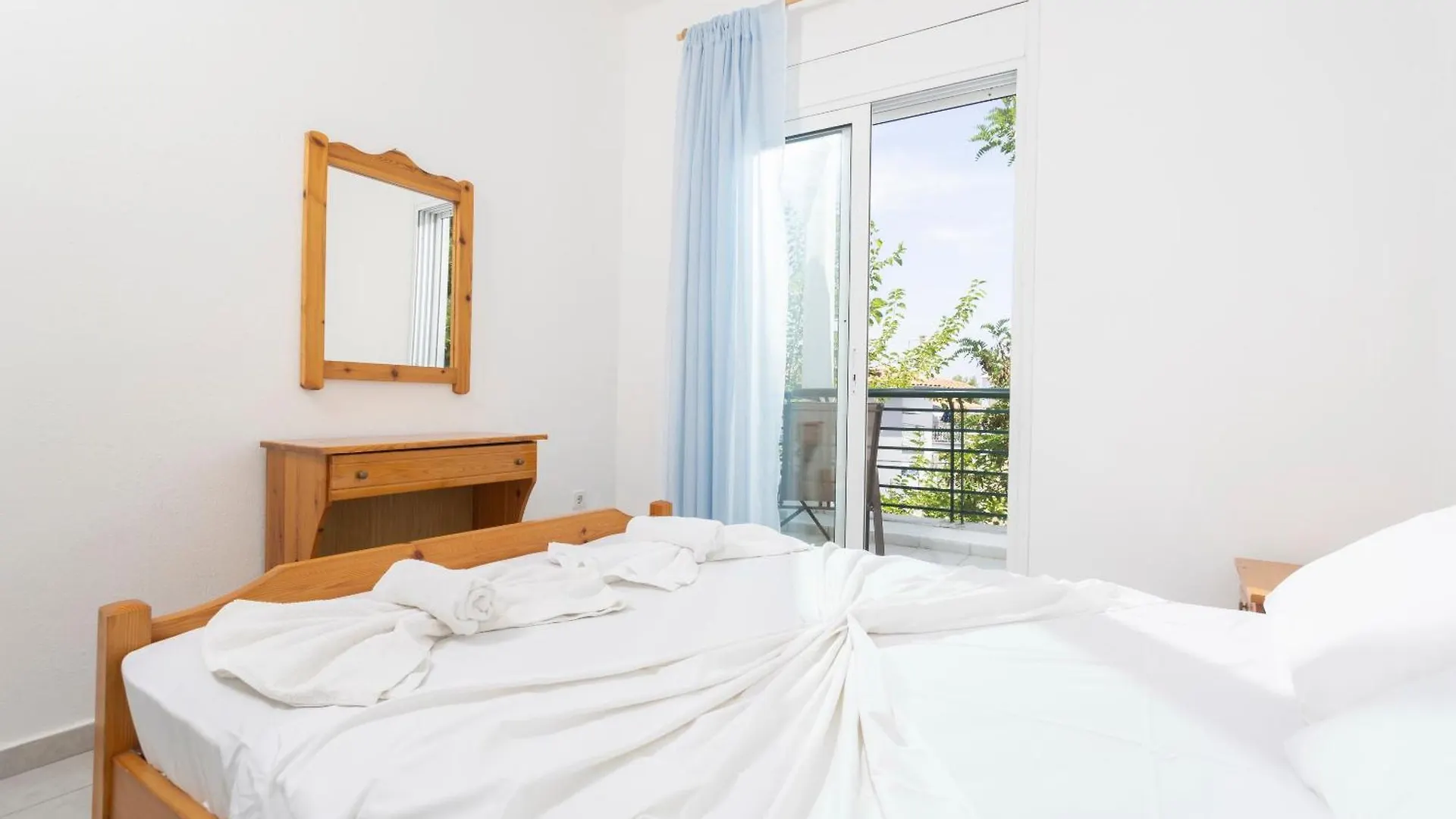 Amadeo Apartments Hanioti