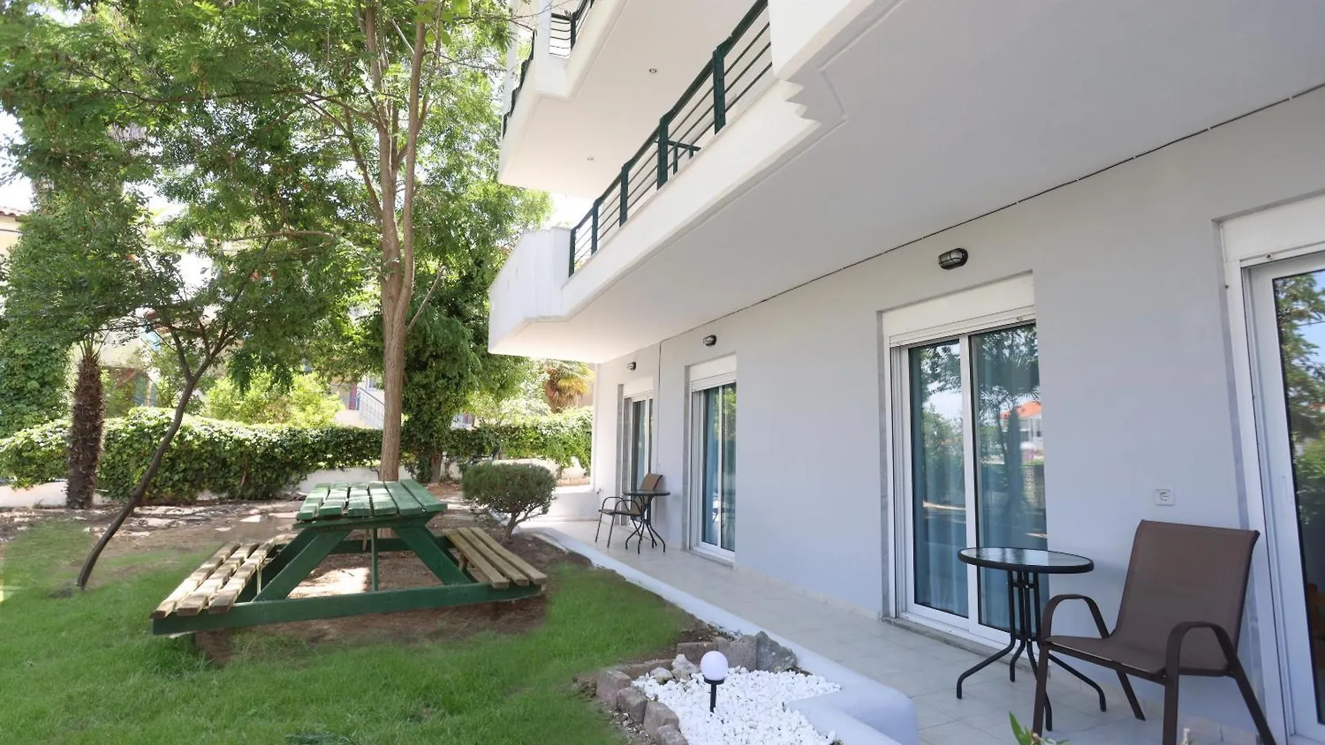 Amadeo Apartments Hanioti Greece