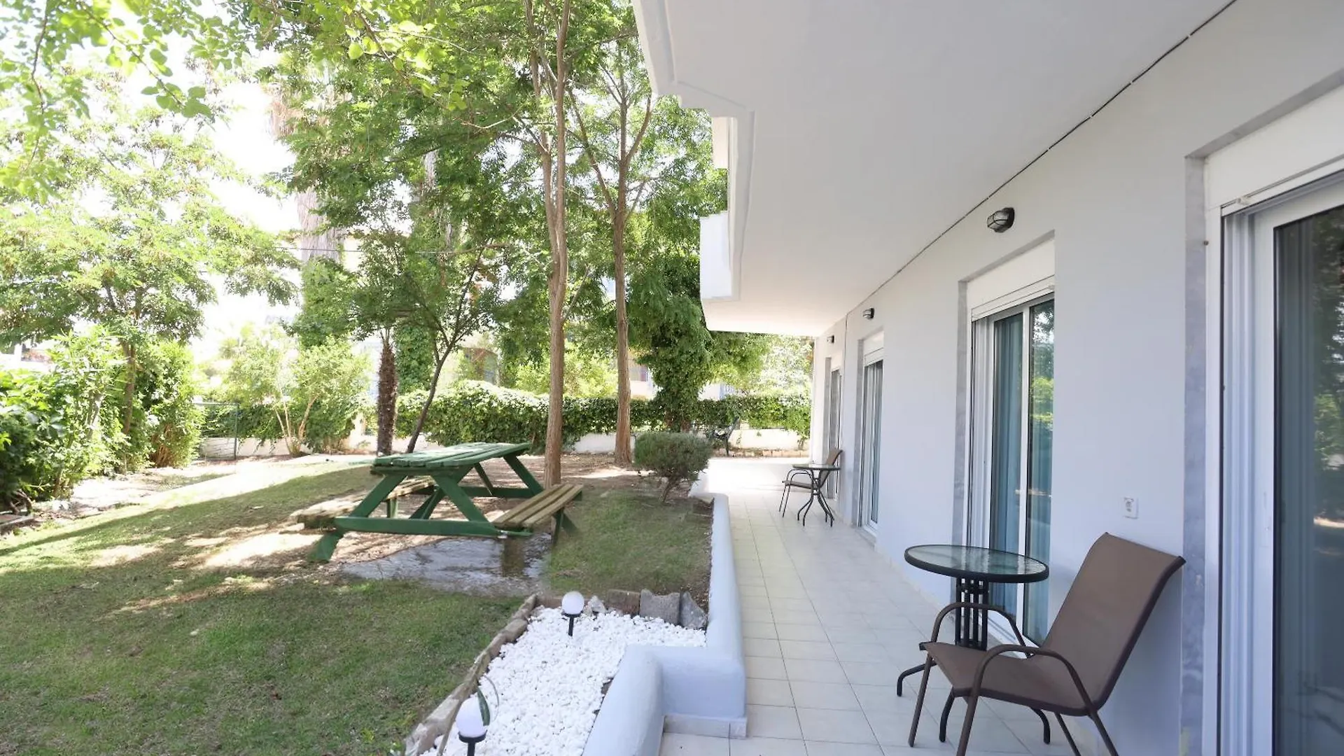 Amadeo Apartments Hanioti